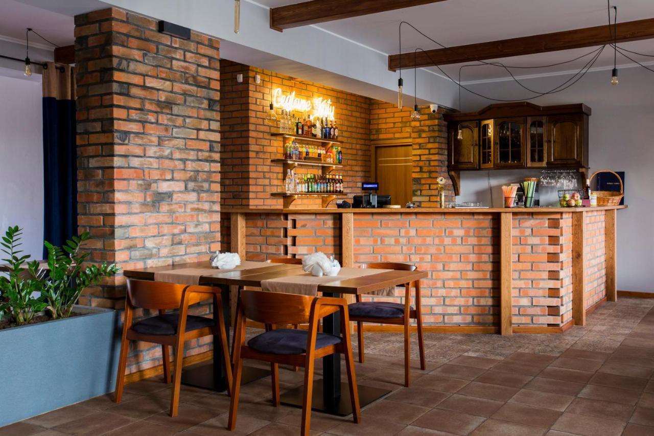 Gosciniec Ceglane Katy Hotel Dwikozy Buitenkant foto