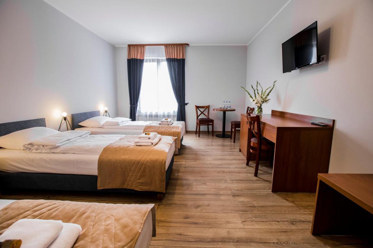 Gosciniec Ceglane Katy Hotel Dwikozy Buitenkant foto