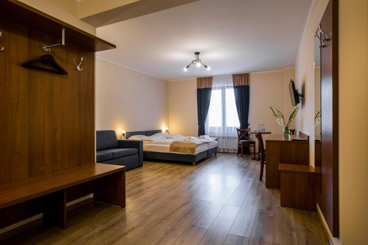 Gosciniec Ceglane Katy Hotel Dwikozy Buitenkant foto