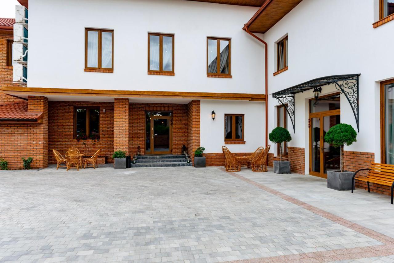 Gosciniec Ceglane Katy Hotel Dwikozy Buitenkant foto