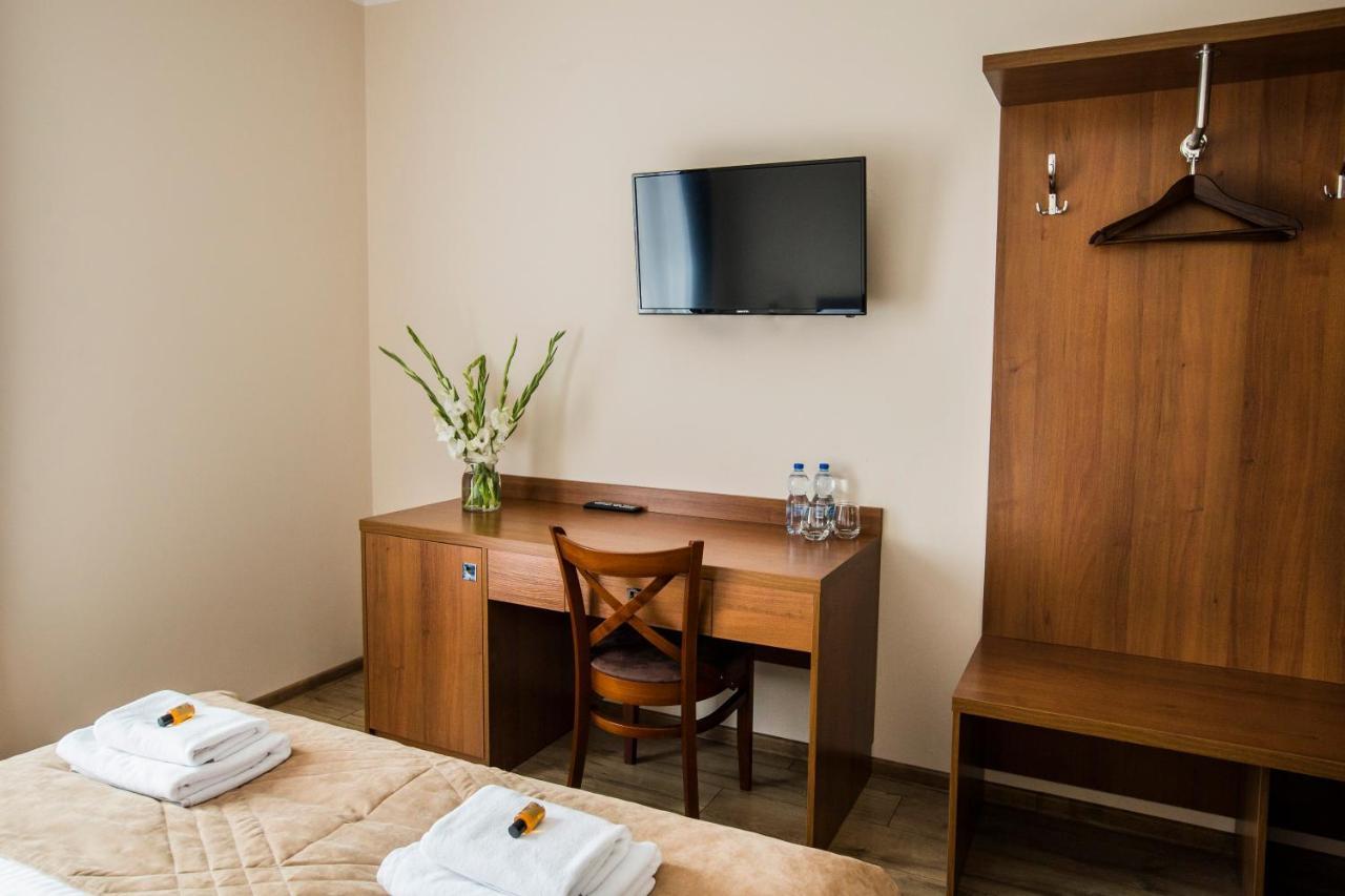 Gosciniec Ceglane Katy Hotel Dwikozy Buitenkant foto
