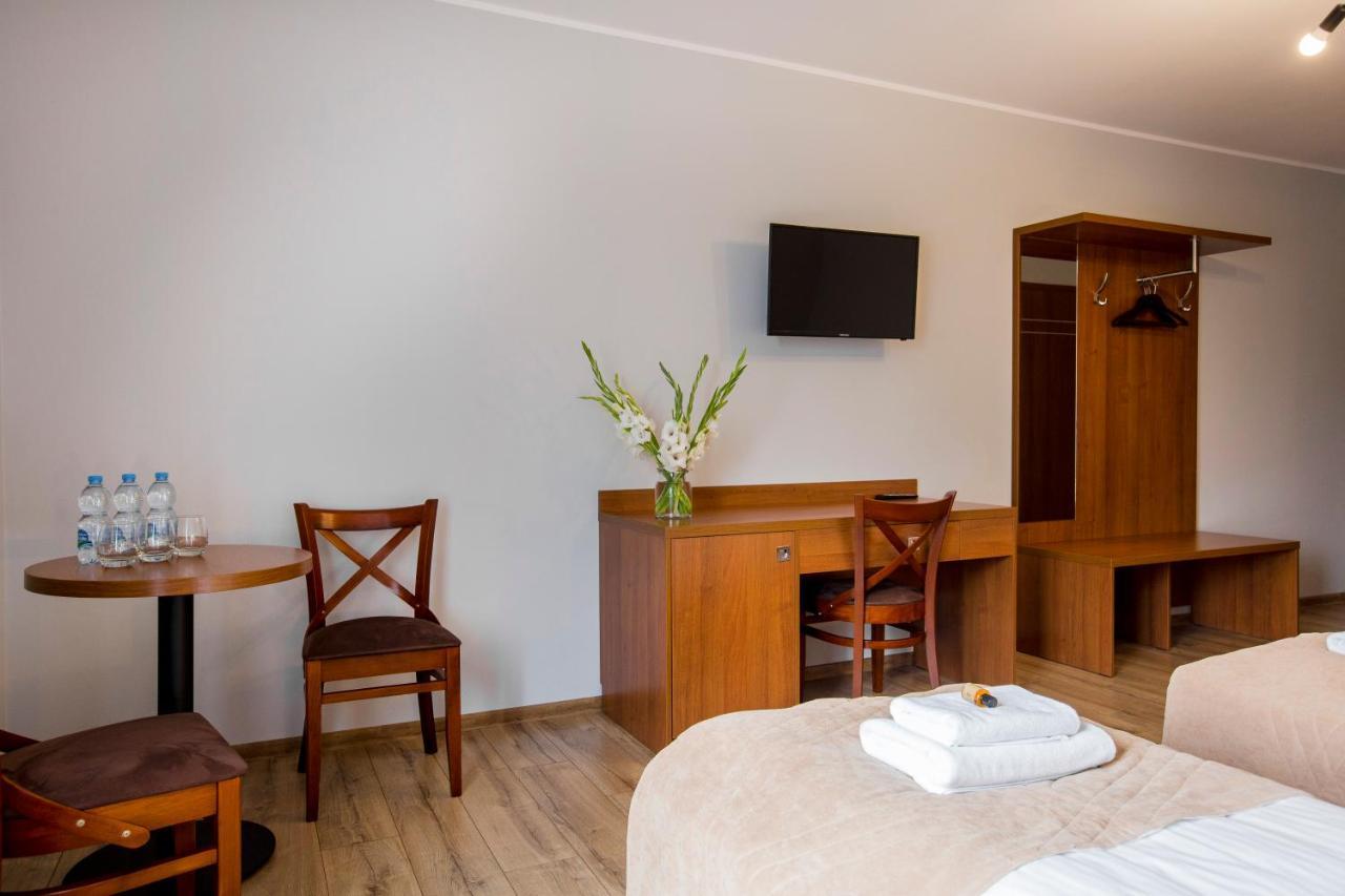 Gosciniec Ceglane Katy Hotel Dwikozy Buitenkant foto