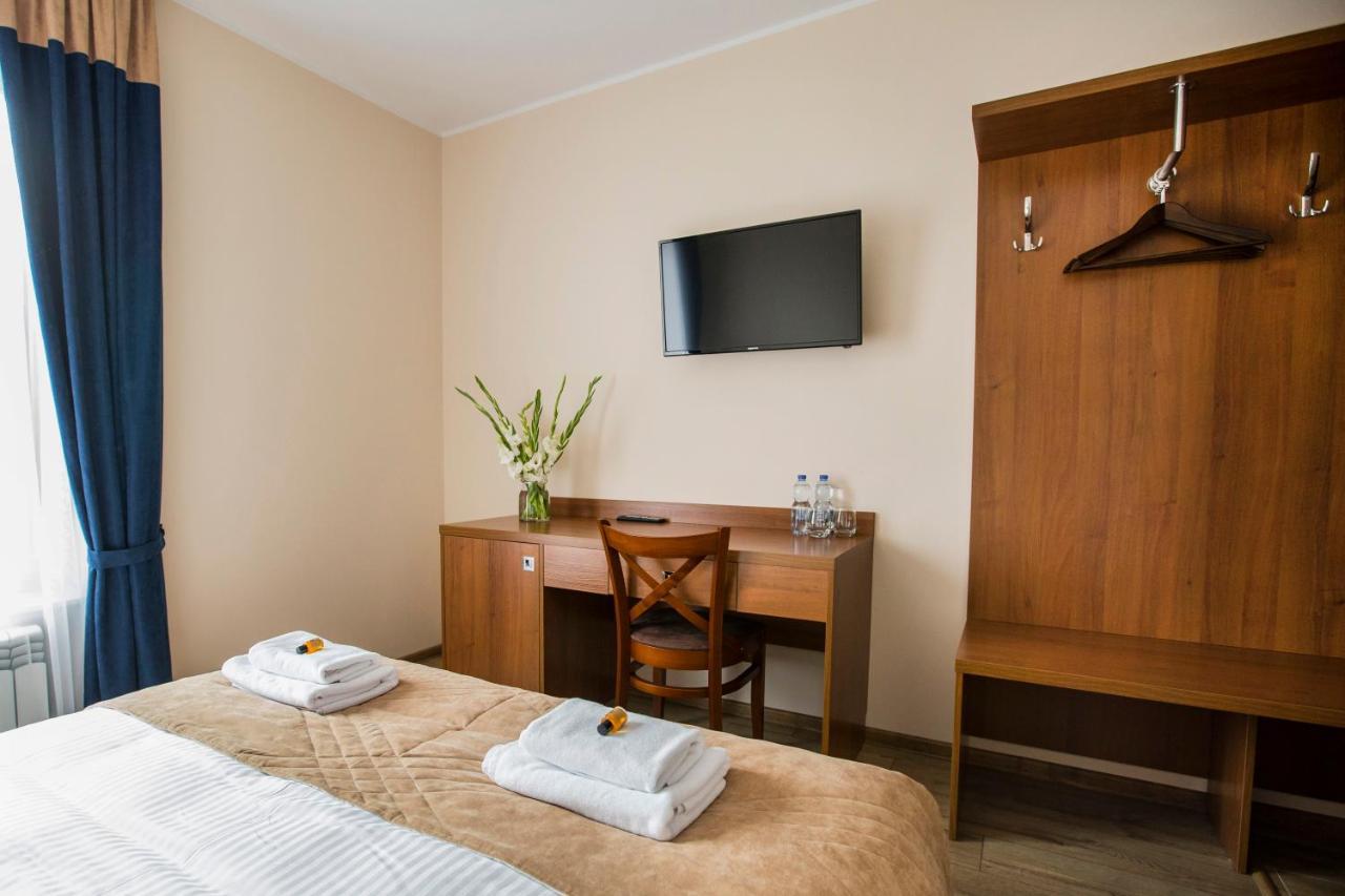 Gosciniec Ceglane Katy Hotel Dwikozy Buitenkant foto