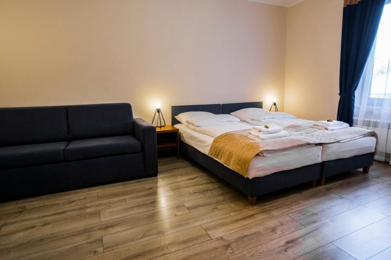 Gosciniec Ceglane Katy Hotel Dwikozy Buitenkant foto
