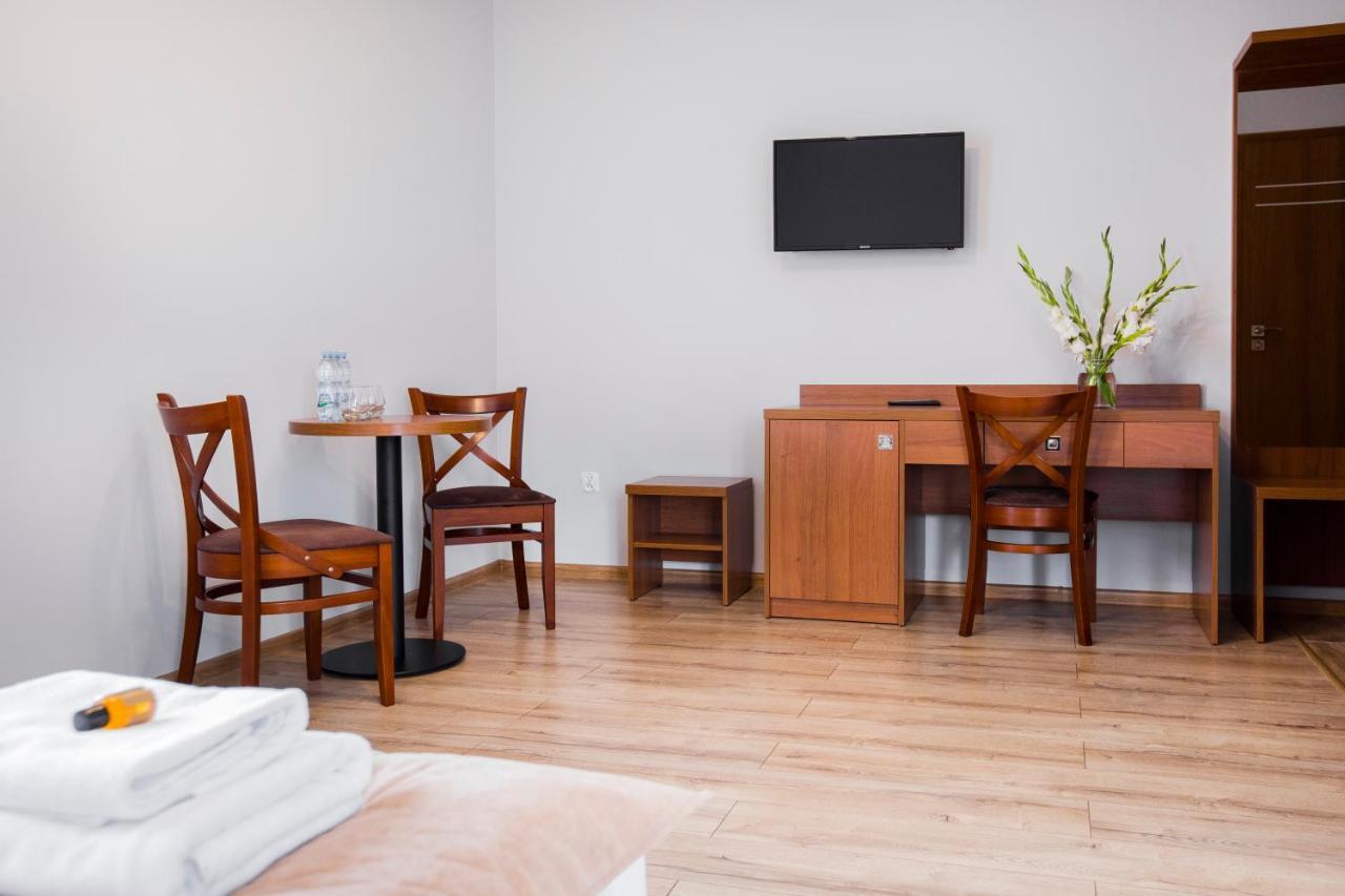 Gosciniec Ceglane Katy Hotel Dwikozy Buitenkant foto