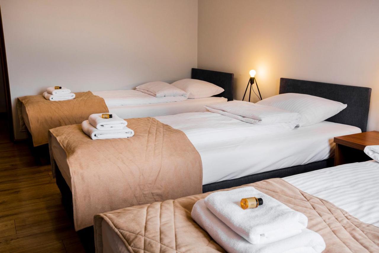 Gosciniec Ceglane Katy Hotel Dwikozy Buitenkant foto
