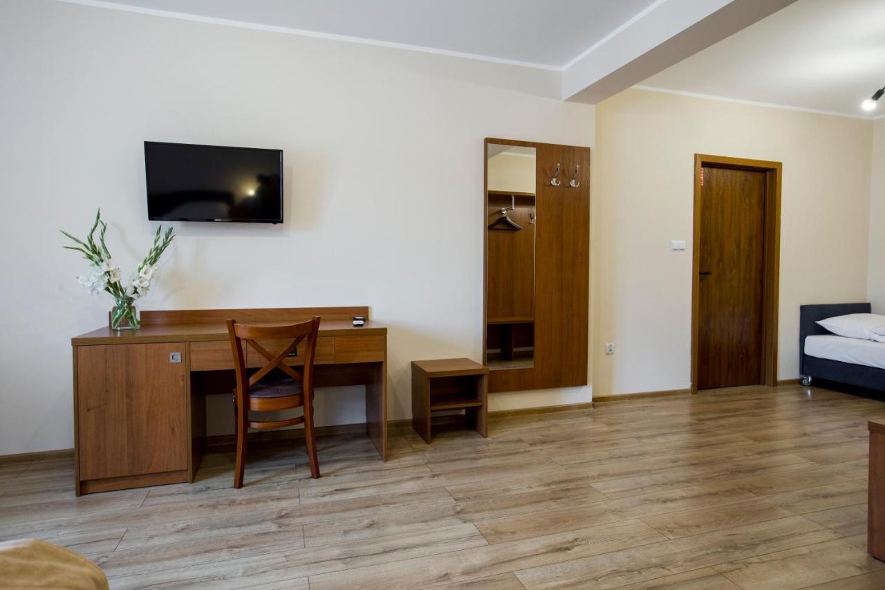 Gosciniec Ceglane Katy Hotel Dwikozy Buitenkant foto