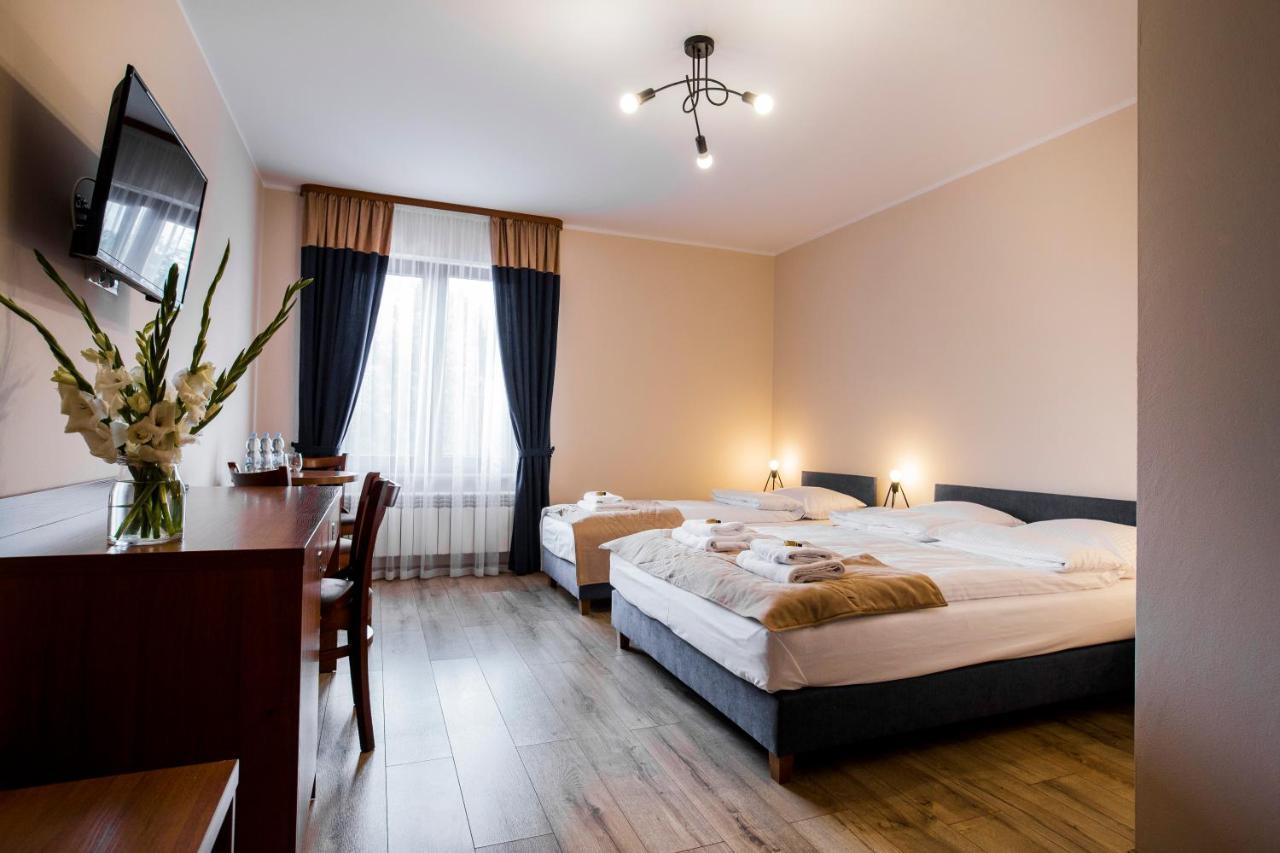 Gosciniec Ceglane Katy Hotel Dwikozy Buitenkant foto